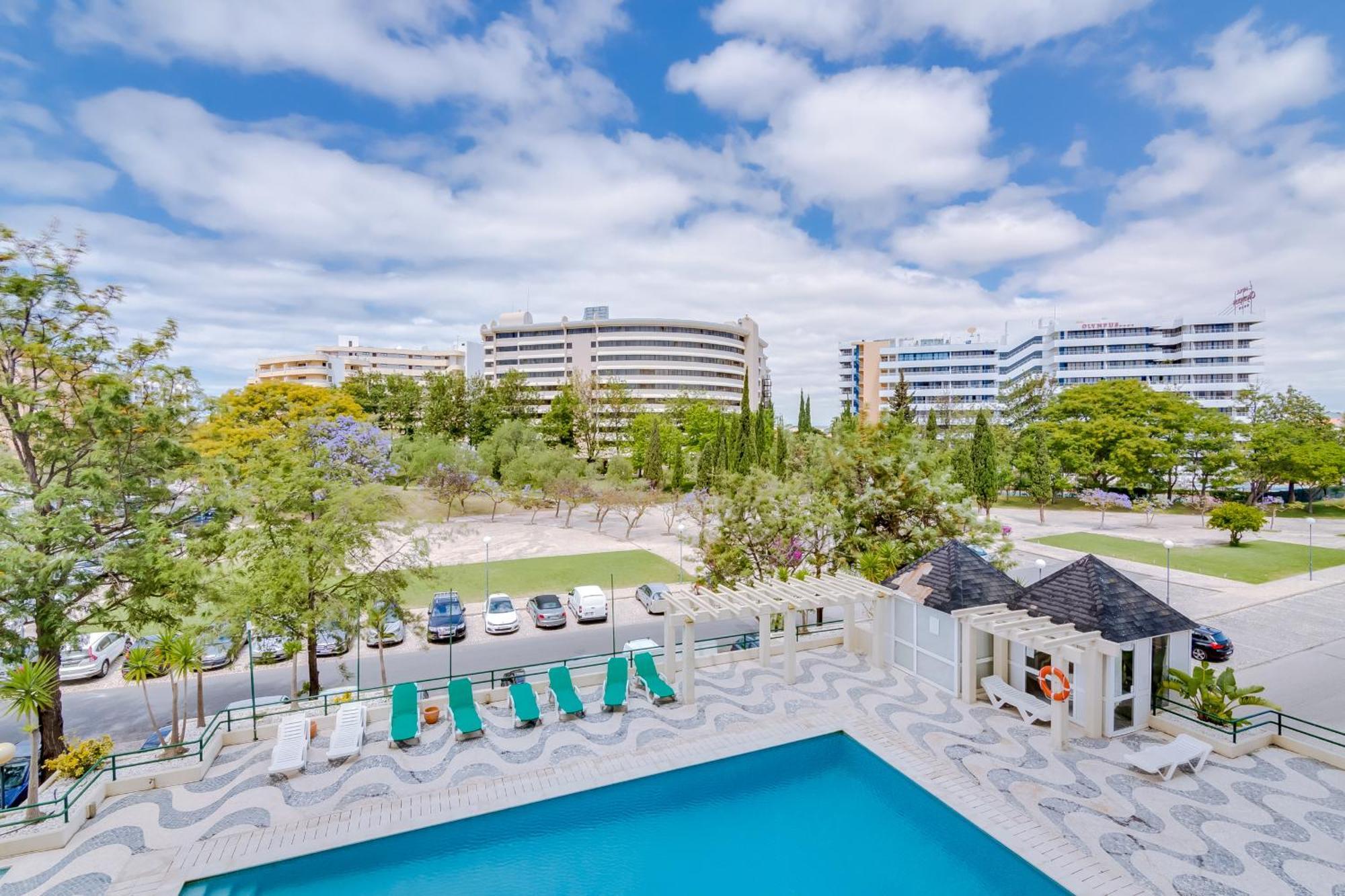 Talia - Pool City Center - 빌라모라 외부 사진