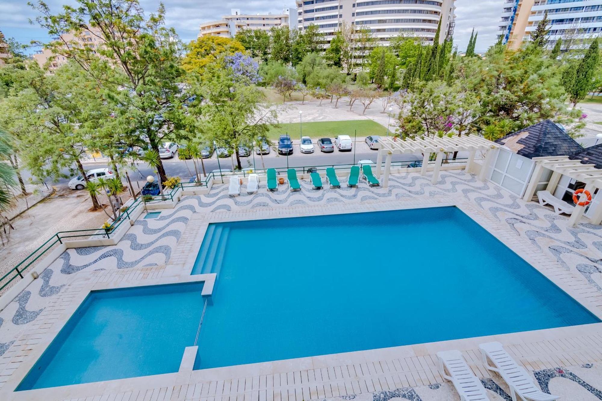 Talia - Pool City Center - 빌라모라 외부 사진